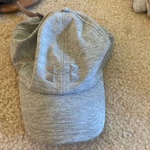 NWOT Gray Underarmour women’s hat.